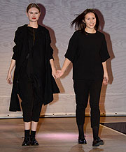 Nathalie Laureen Schenkel  von der Media Design Hochschule (1. Platz mit der Kollektion „Implying Lines“ & der mit 2.000 Euro dotierten Publikumspreis) ((©Foto. Ingrid Grossmann9